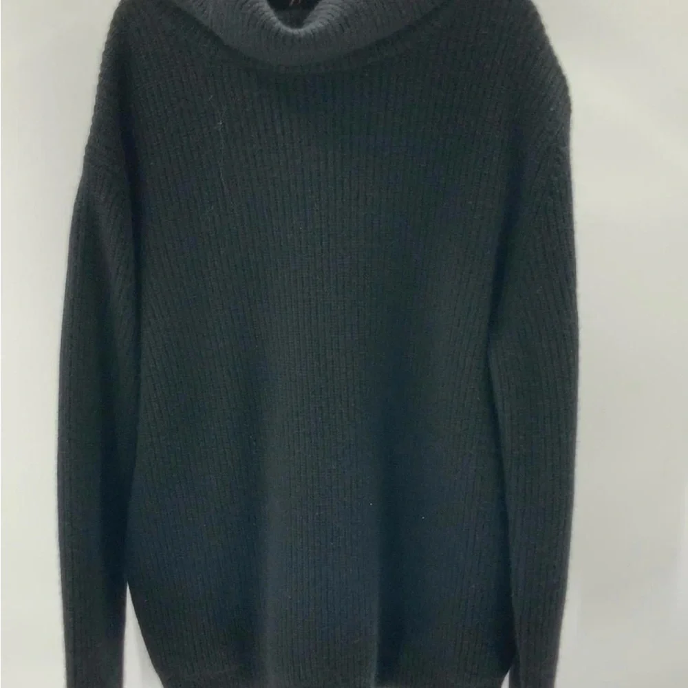 Quince Mongolian Cashmere Women's Black Crew Neck Sweater - Picture 4 of 5